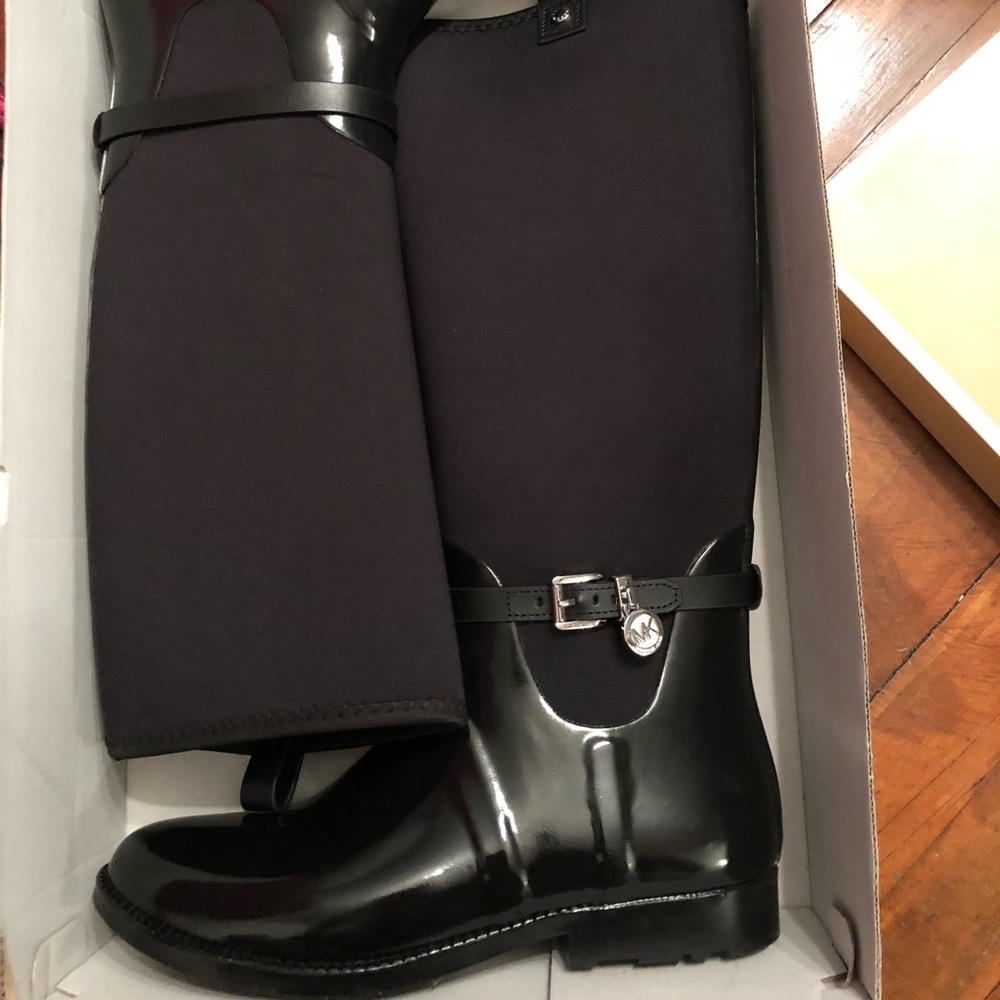 Michael Kors Size 10 charm stretch rainboots